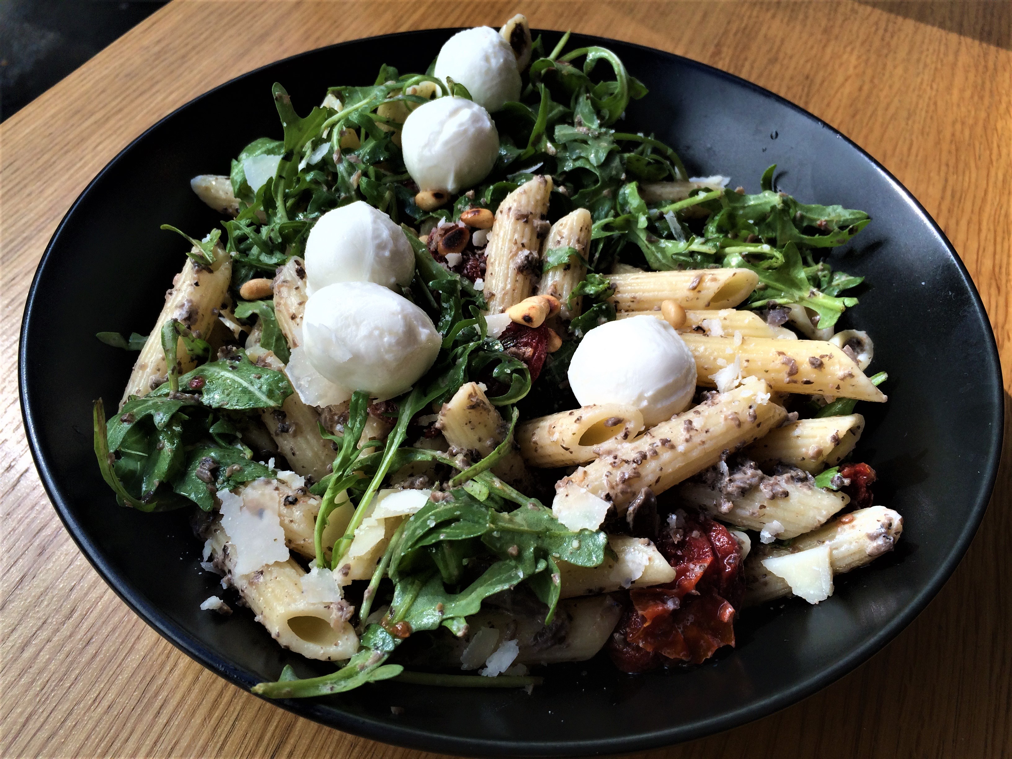 Salade de pâtes fraîches gourmande - Restaurant italien Paris